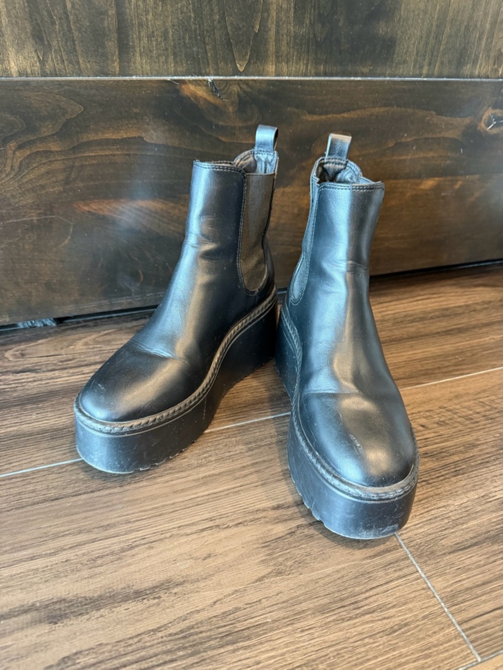 Nine West Henrita Platform Chelsea Boot - Picture 7 of 8